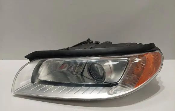 Volvo V70 Headlight/headlamp 31214347