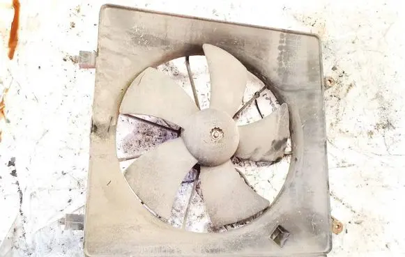 Honda CR-V Radiator cooling fan shroud 462
