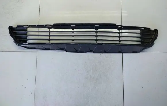 Toyota Verso-S Front bumper lower grill 5311252220