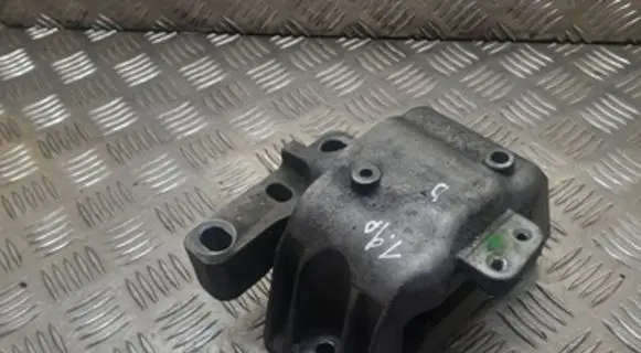 Volkswagen Golf IV Engine mount bracket 1J0199262