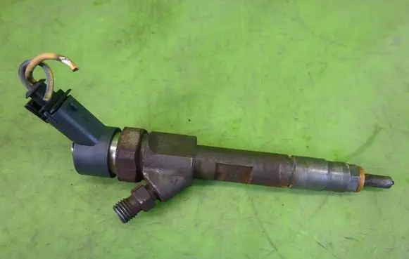 Renault Megane II Fuel injector 0445110110B