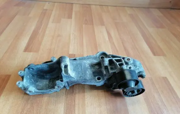 Renault Espace IV Generator/alternator bracket 117103585R 117101436R