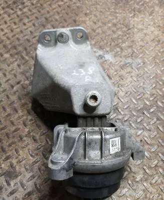 BMW 5 F10 F11 Engine mount bracket 6780264 6795958 6781242