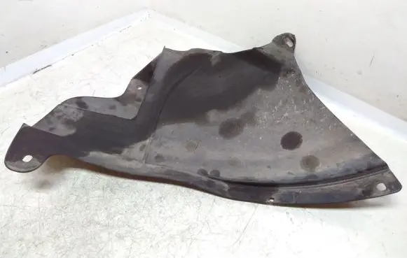 Front wheel arch liner splash guards