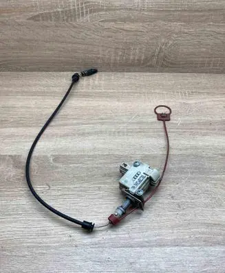 Audi A8 S8 D3 4E Fuel tank cap lock motor 4E0862150