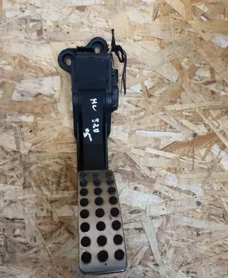 Mercedes-Benz ML W164 Accelerator throttle pedal A1643000104
