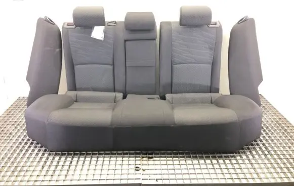 Toyota Avensis T270 Second row seats 