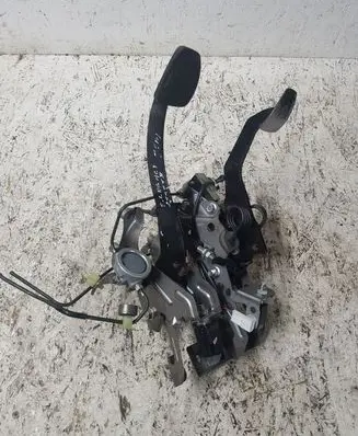 Subaru Legacy Pedal assembly 