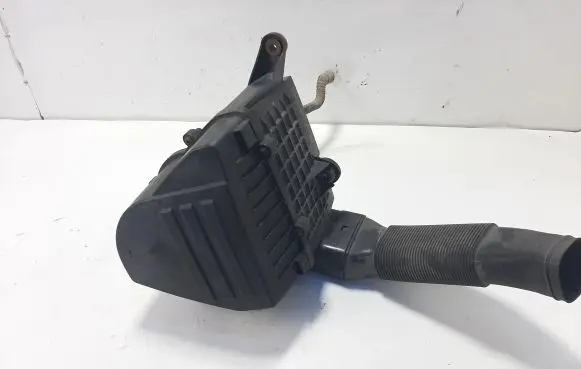 Volkswagen Polo V 6R Air filter box 6R0129601G 6R0129607E