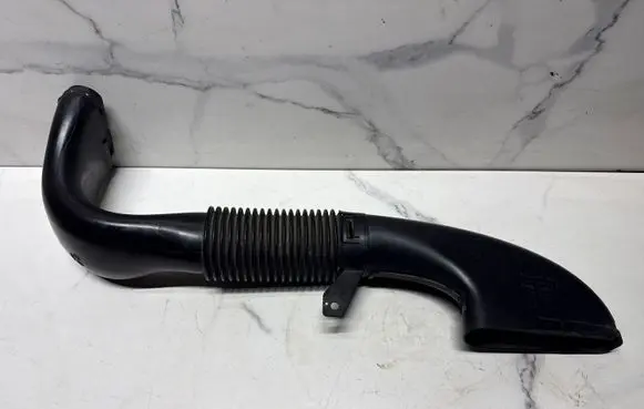 Mercedes-Benz C W204 Air intake duct part A6460900182
