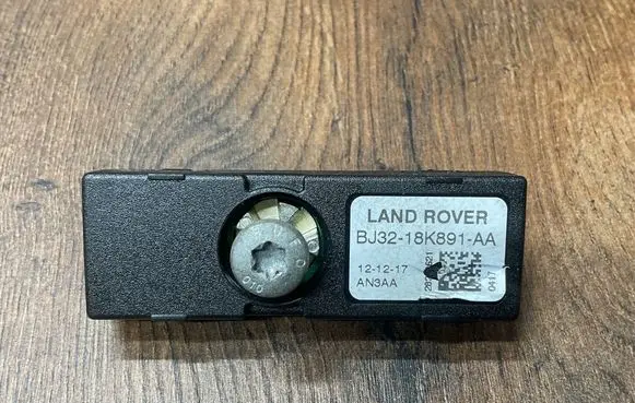 Jaguar F-Type Aerial antenna amplifier BJ3218K891AA