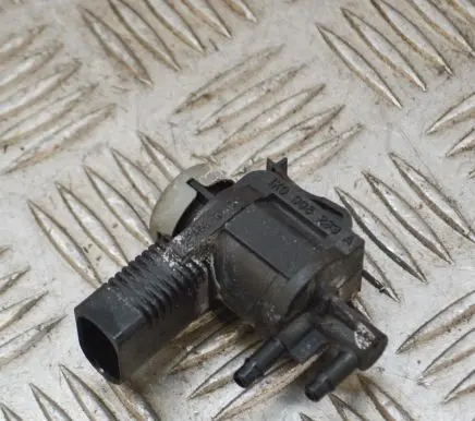 Audi A4 S4 B8 8K Turbo solenoid valve 1K0906283A