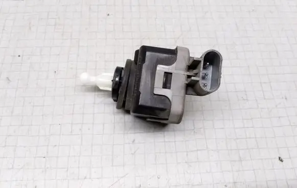 Opel Astra G Headlight level adjustment motor 90590665
