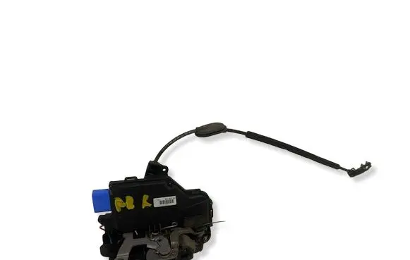 Volkswagen Golf Plus Front door lock 3D1837015