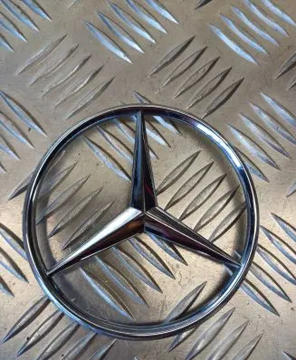Mercedes-Benz E W124 Manufacturer badge logo/emblem 7580058