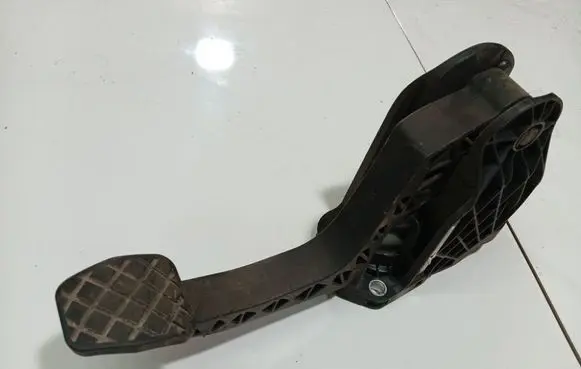 Volkswagen Golf V Clutch pedal 1K1721059AD