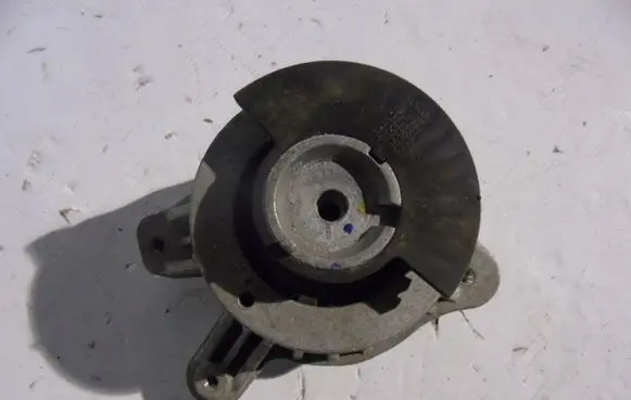 Mercedes-Benz C W205 Engine mount vacuum valve A2052407600