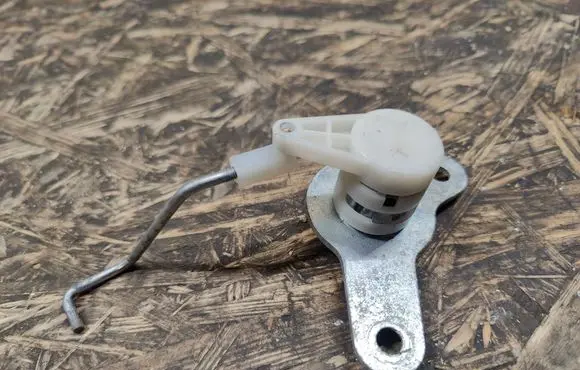 Maserati Quattroporte Front door lock (next to the handle) 242377