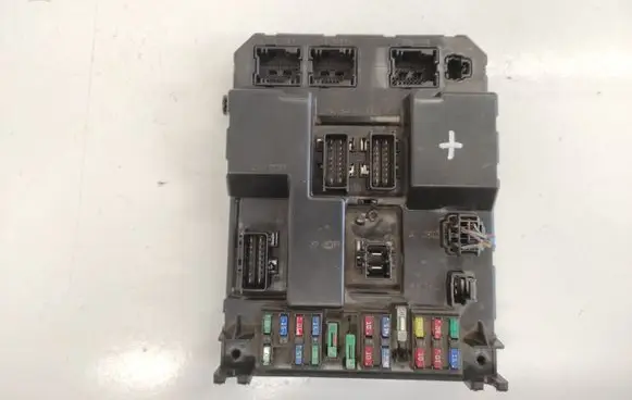 Peugeot 307 Fuse module 9651196880A