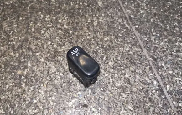 Traction control (ASR) switch