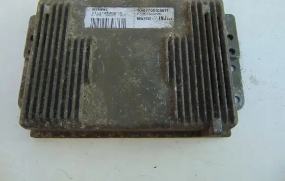 Renault Laguna I Engine control unit/module S113725203A