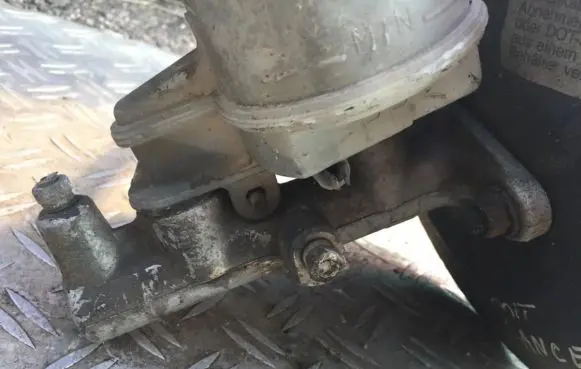 Mitsubishi Lancer Master brake cylinder
