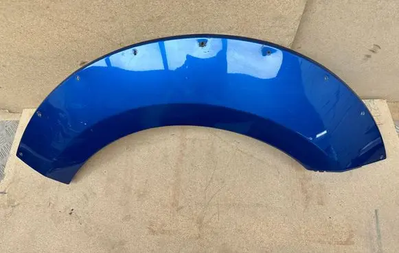 Fender trim (molding)