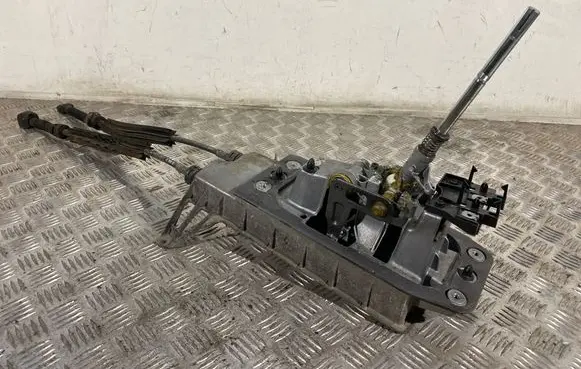 Volkswagen Touareg I Gear shifter/selector 7L0711061 7L6711049F