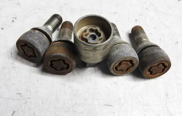 Renault Clio IV Nuts/bolts 