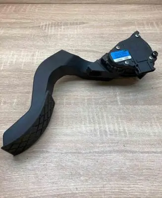 Volkswagen PASSAT B5.5 Accelerator throttle pedal 8D1723523N 6PV008376
