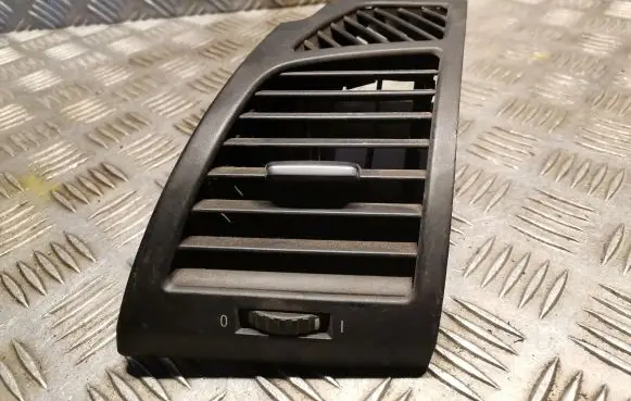 BMW 1 E81 E87 Dashboard air vent grill cover trim 7059187
