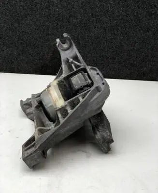 Engine mount bracket