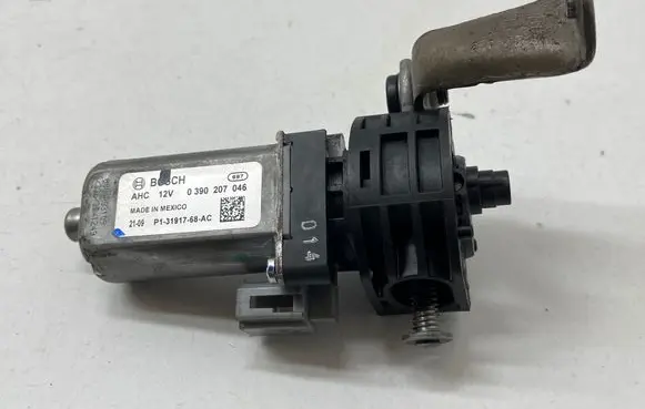 Ford Explorer VI Seat adjustment motor P13191768AC 0390207046