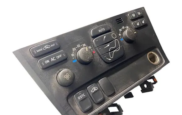 Volvo V70 Climate control unit 8691876 M609EF00070 03W09E