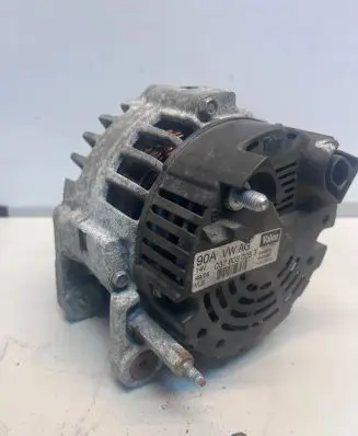 Volkswagen Polo Generator/alternator 037903025t