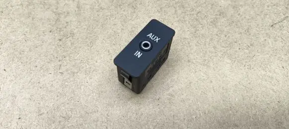 BMW 1 E81 E87 AUX in-socket connector 6930561