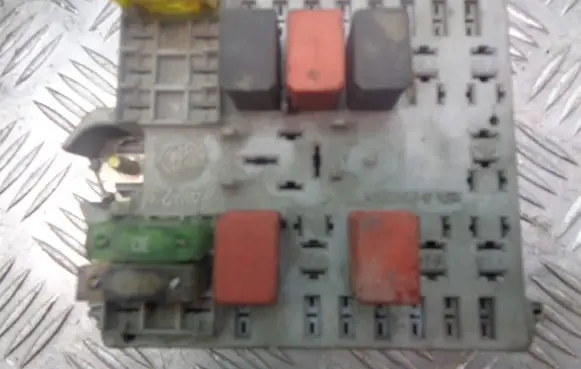 Fiat Punto (188) Fuse box cover 46763638