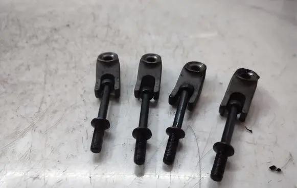 KIA Sorento Fuel Injector clamp holder 