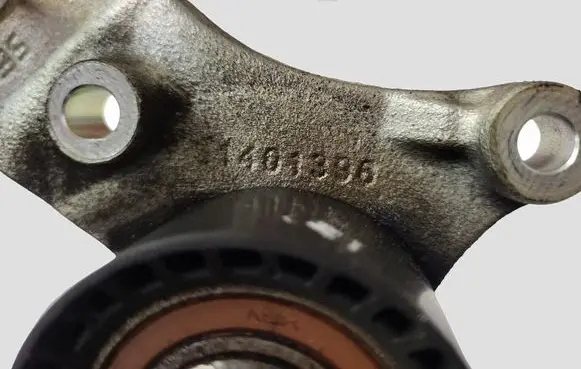 Volvo V40 Cross country Timing belt/chain tensioner 31401396