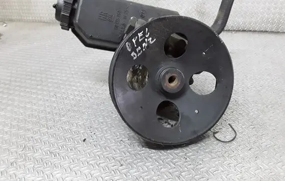Opel Vectra B Power steering pump 90495960