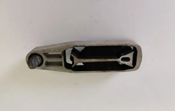 Volvo XC60 Engine mount bracket 31330590
