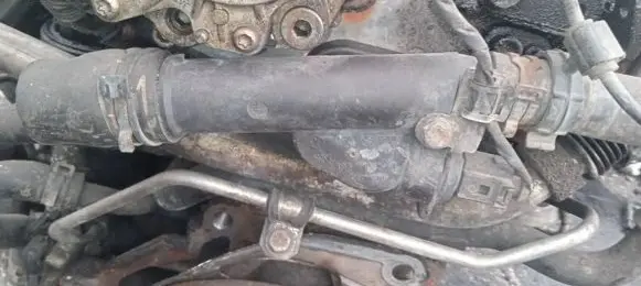 Volkswagen PASSAT B6 Engine coolant pipe/hose 038121132G
