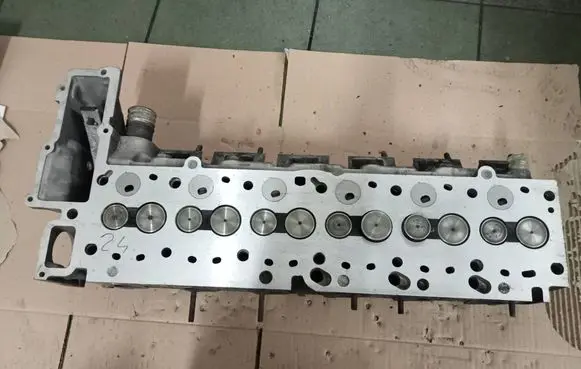 BMW 5 E39 Engine head 2247054