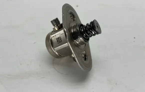 BMW 1 F20 F21 Fuel injection high pressure pump 7642466