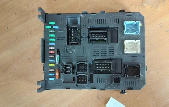 Peugeot 607 Comfort/convenience module 9660105680 281148344A