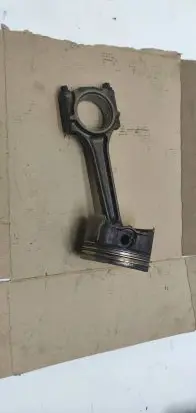 Volkswagen Golf V Piston with connecting rod