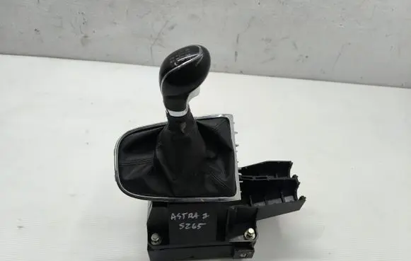 Opel Astra J Gear selector/shifter in gearbox 55563829