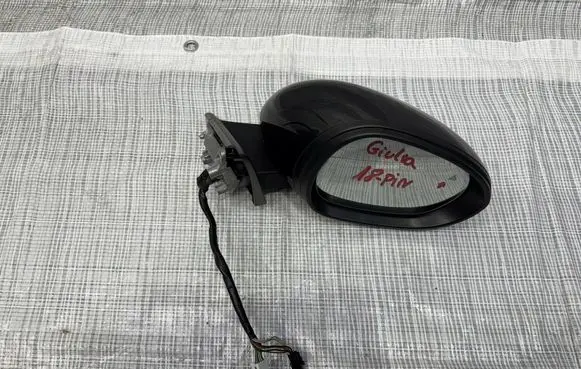 Alfa Romeo Giulia Front door electric wing mirror