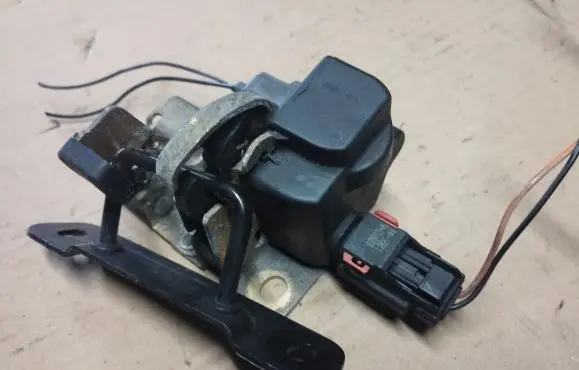 Jeep Grand Cherokee (WK) Tailgate window lock/catch/latch 