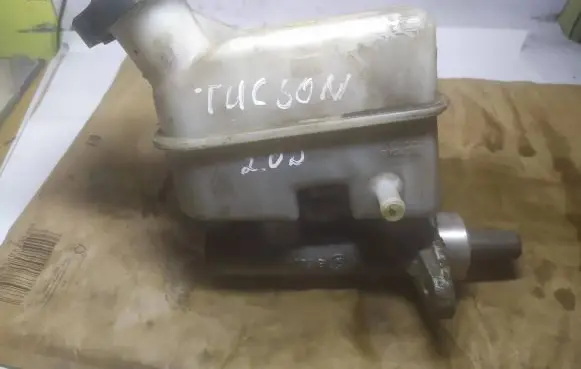 Hyundai Tucson JM Master brake cylinder BM111073B
